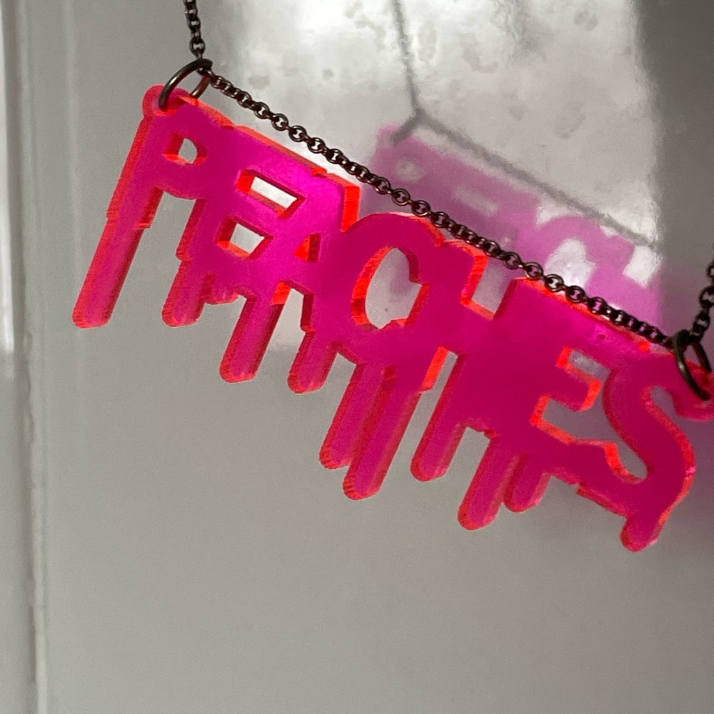 ⚡️Peaches Translucent Neon Pink Acrylic Necklace circa 2010 🍑⚡️⚡️